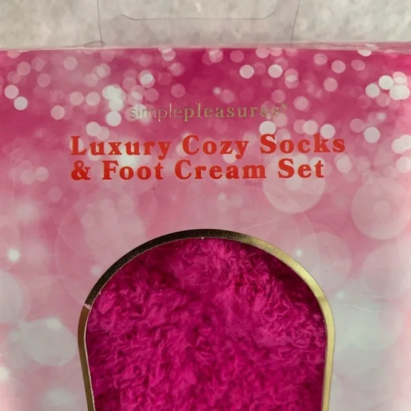 Cozy Socks & Foot Cream Set - Vibrant Pink - Picture 6 of 8